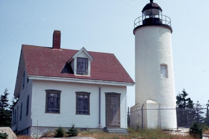 a small clock tower in front of a house