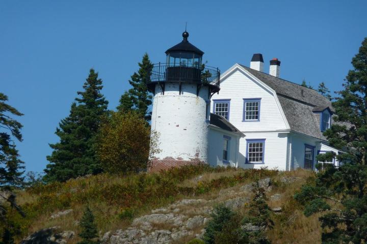 a small clock tower in front of a house
